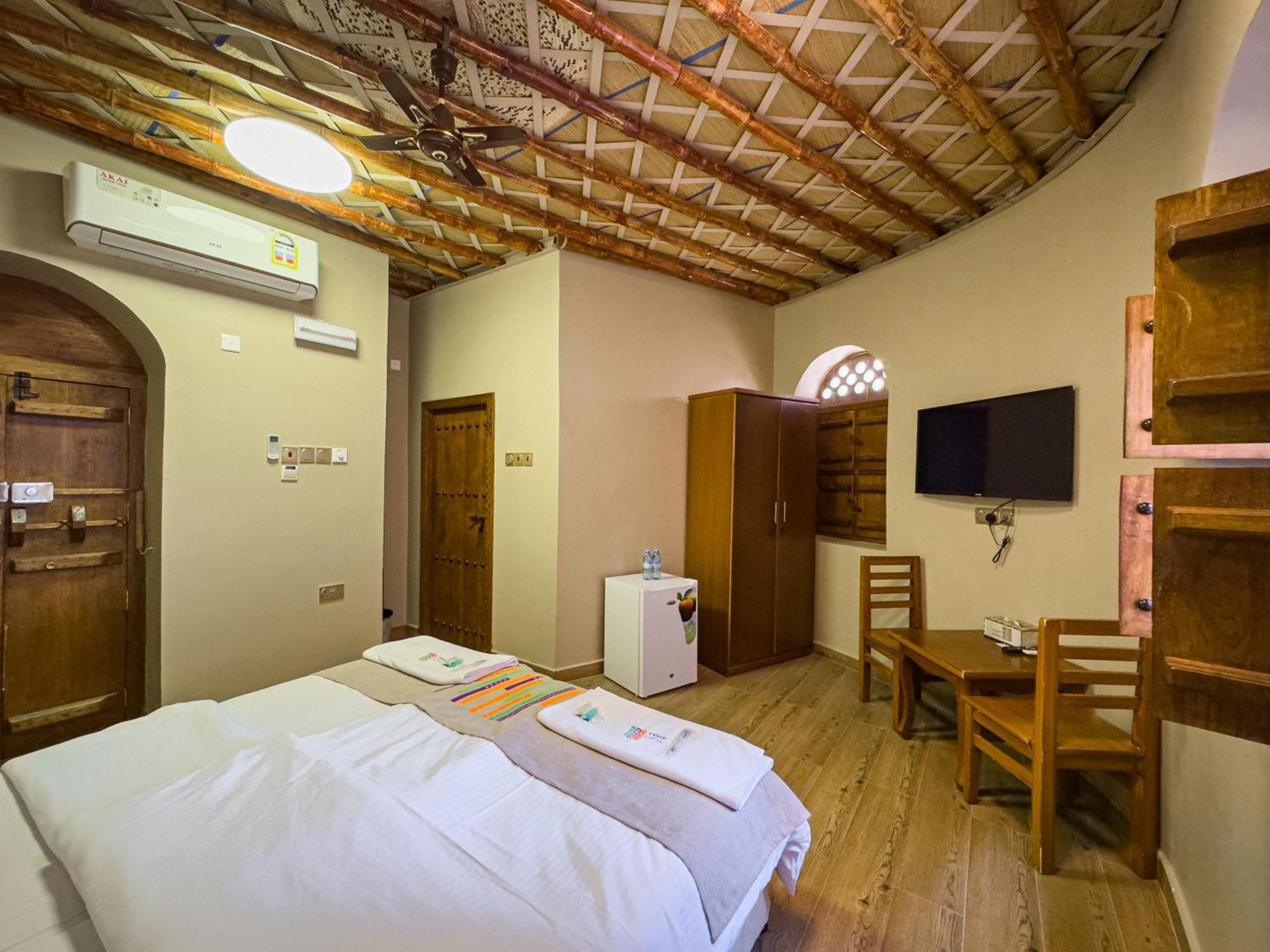 Ihyaa Inn Низва Екстериор снимка